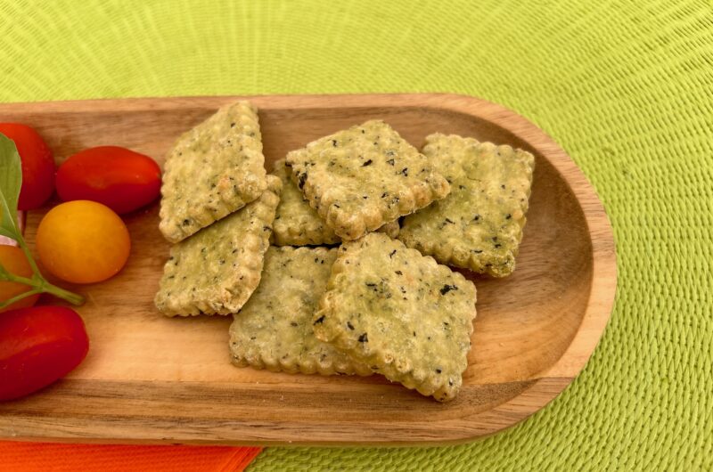 Crackers keto al basilico