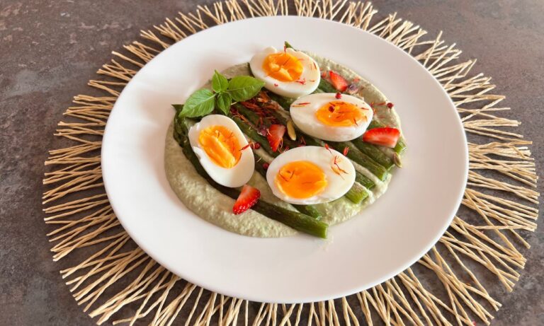 Pranzo chetogenico asparagi ed uova