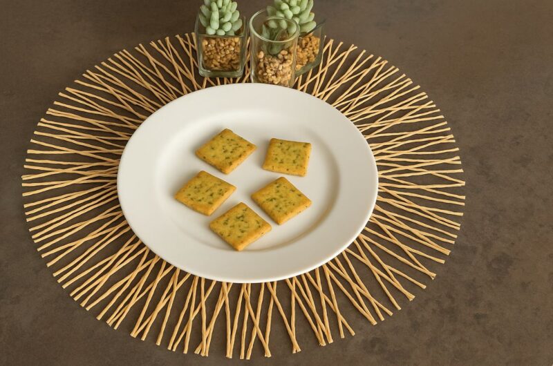 Crackers keto al basilico