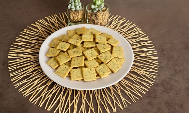 Crackers keto al basilico
