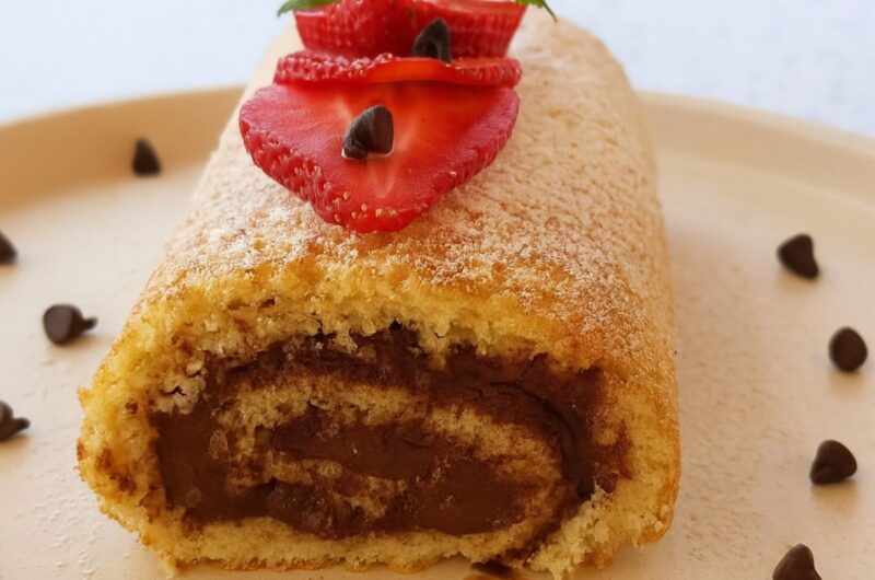 Rotolo di Pan di Spagna cheto al cioccolato