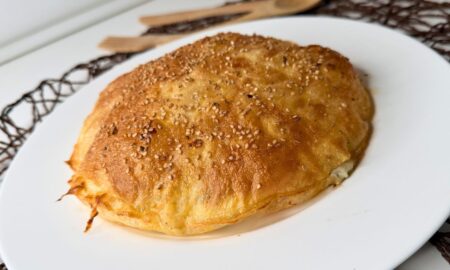 Focaccia low carb con fogli di riso: la ricetta senza glutine, croccante e leggera ideale per dieta chetogenica e alimentazione a basso contenuto di carboidrati