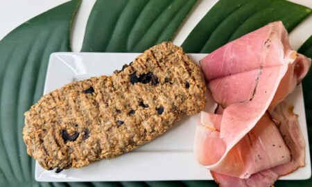 Cracker low carb ai fiocchi di avena e olive: ricetta facile e croccante senza farina