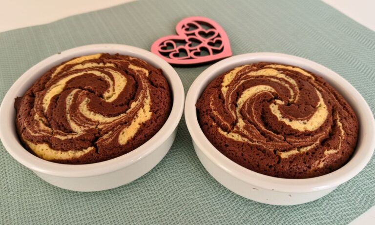 Mud cake keto al microonde: dolce proteico pronto in 1 minuto, senza farine raffinate