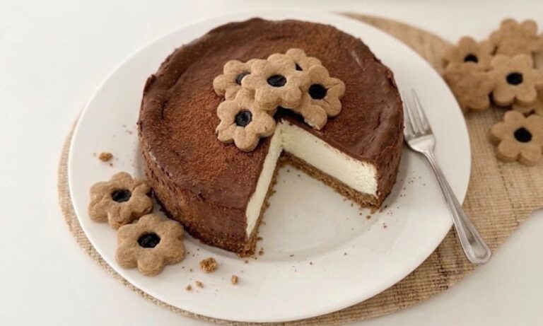 Cheesecake chetogenica allo yogurt : il dessert elegante, senza zuccheri, perfetto per occasioni speciali