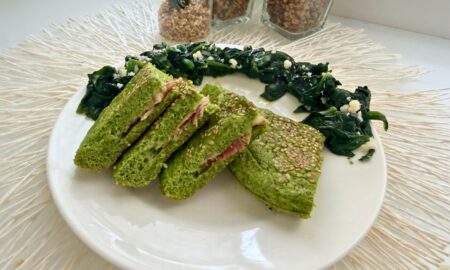 Sandwich chetogenico agli spinaci: il pranzo completo facile, veloce e saziante